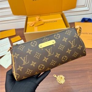Louis Vuitton Monogram Clutch